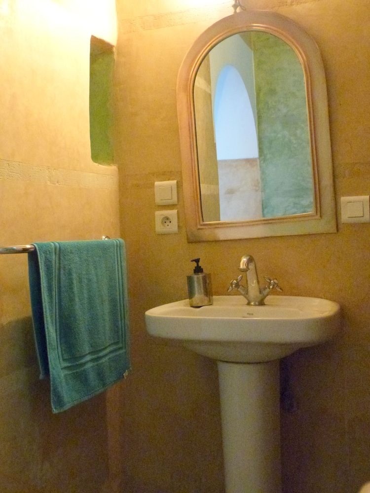 undefined Riad Habib 10