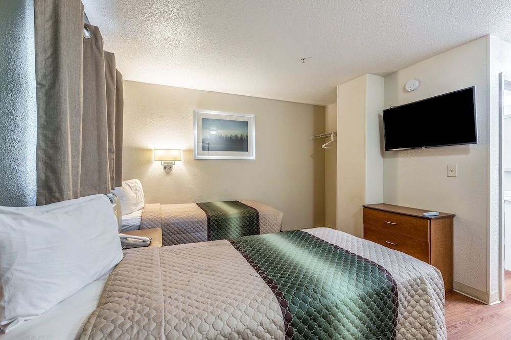 HomeTowne Studios by Red Roof Atlanta - Chamblee Studio, 2 Double Beds, Non Smoking 2