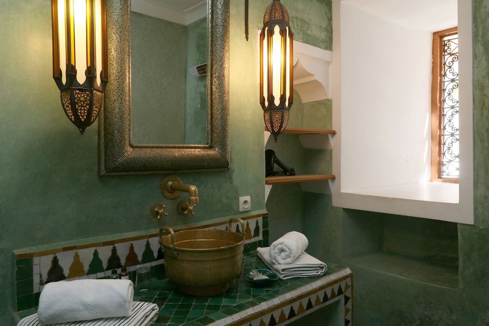 Riad Zineb Superior Double Room, Courtyard View 6