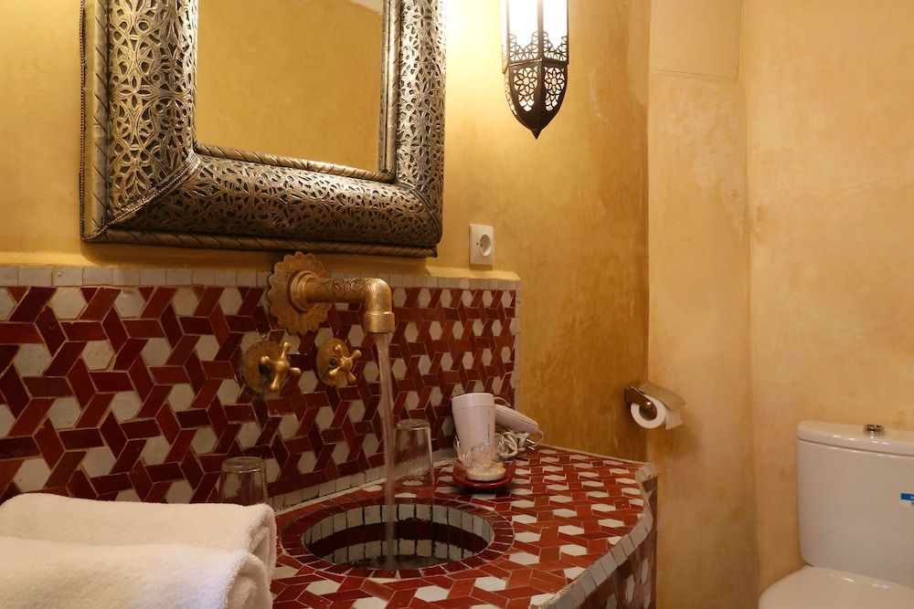 Riad Zineb Superior Double Room, Courtyard View 5