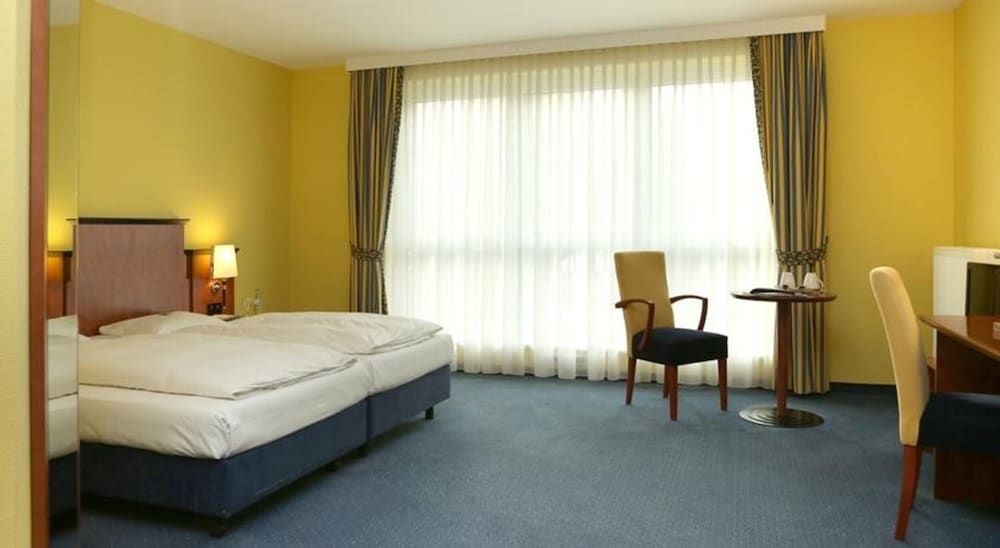 Amedia Frankfurt Russelsheim Trademark Collection by Wyndham Comfort Twin Room (Plus) 6