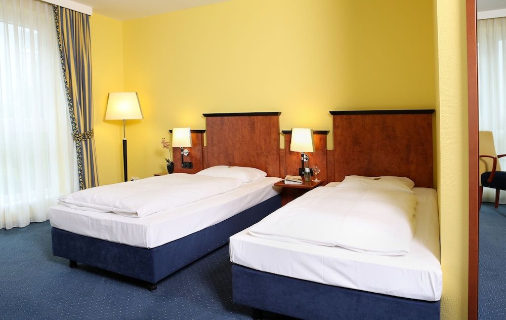 Amedia Frankfurt Russelsheim Trademark Collection by Wyndham Comfort Twin Room 4