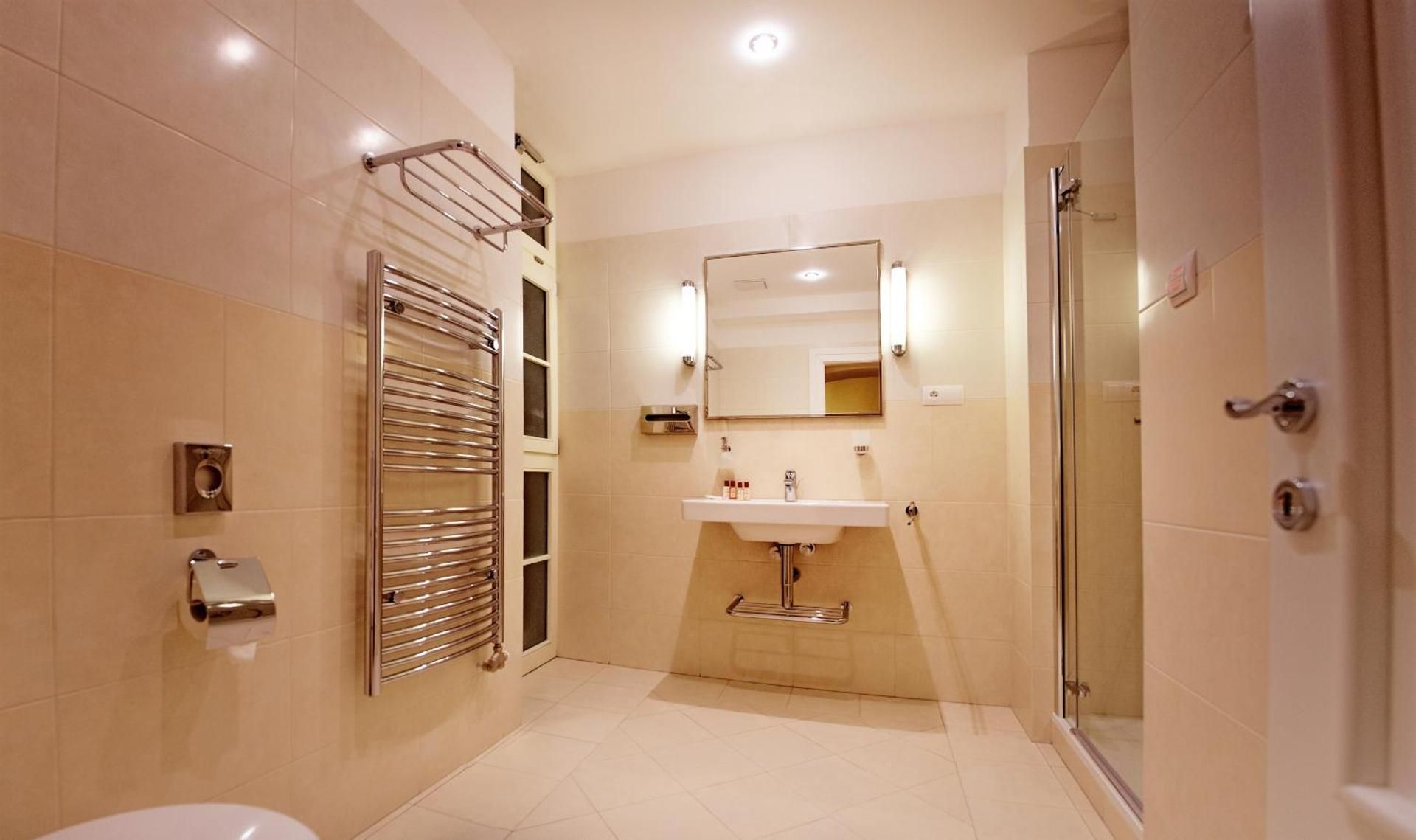 Hotel Ambassador Economy Single Room