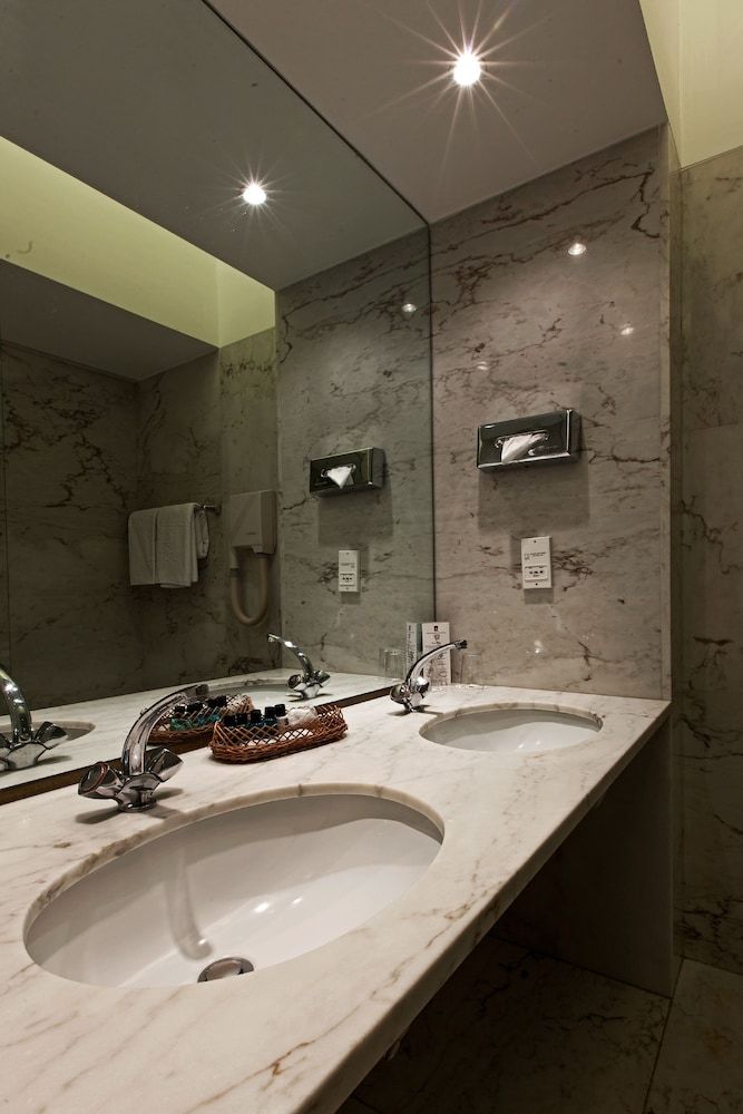 Bussaco Palace Hotel Superior Double or Twin Room (+ Extra Bed) 5