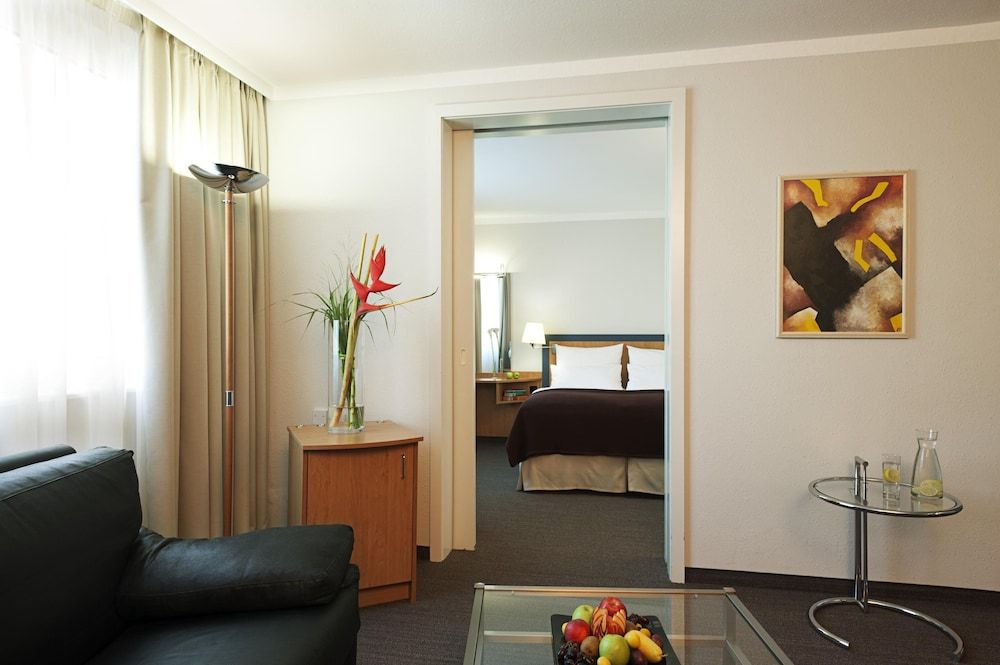 NH Frankfurt Airport West Family Room, Connecting Rooms (extra bed 2AD+3CH) 7