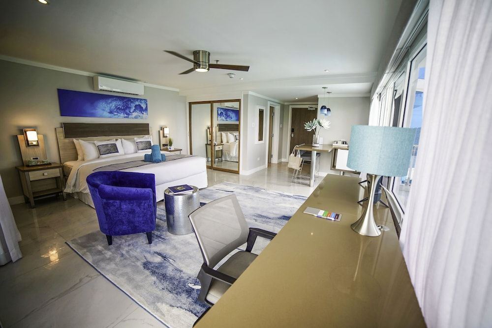 Grand Room, 1 King Bed, Hot Tub, Oceanfront