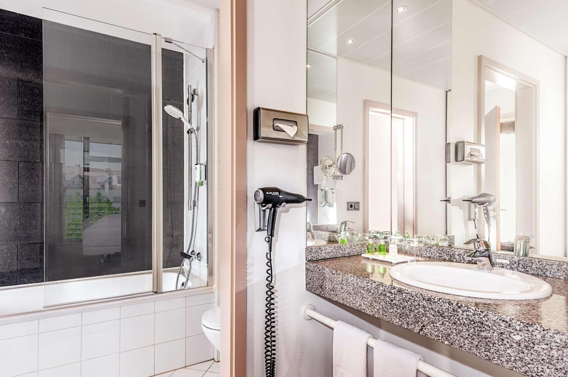 Junior Suite with Extra Bed (2 Adults + 1 Child)