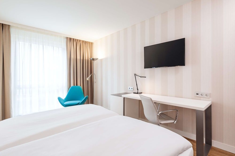 NH Berlin Alexanderplatz Standard Room 3