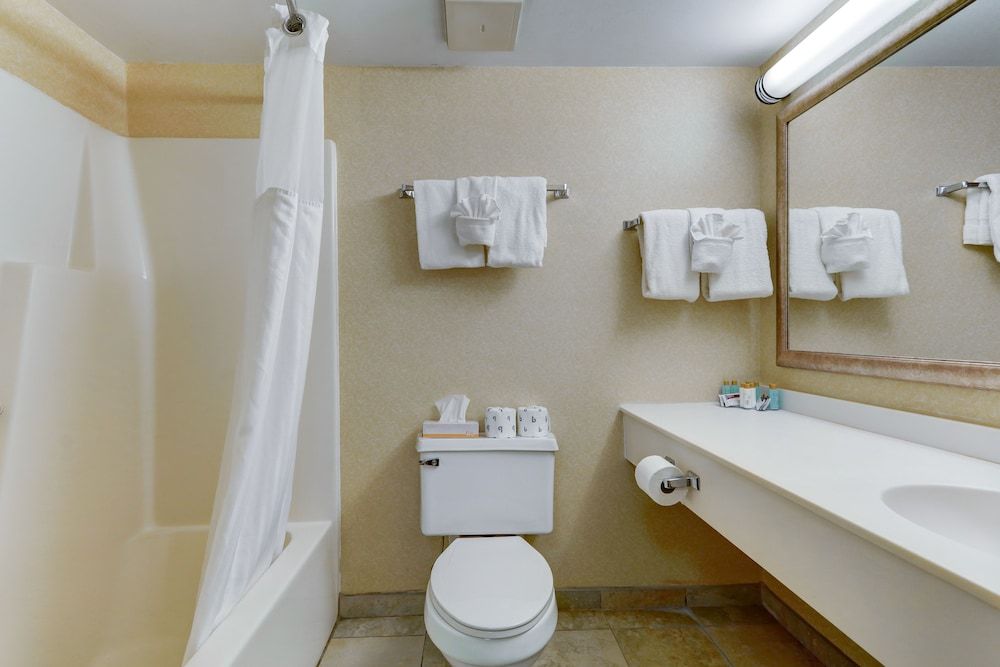 Chateau Resort & Conference Center Standard Double Room, 2 Queen Beds 3