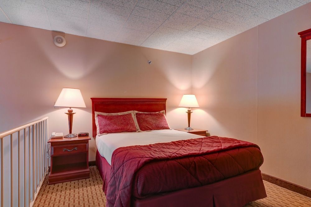 Chateau Resort & Conference Center Superior Loft, 1 King Bed with Sofa Bed (Not Pet-Friendly) 2