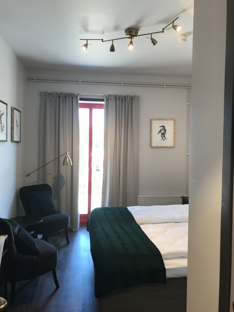 Rasta Grums Twin Room 3