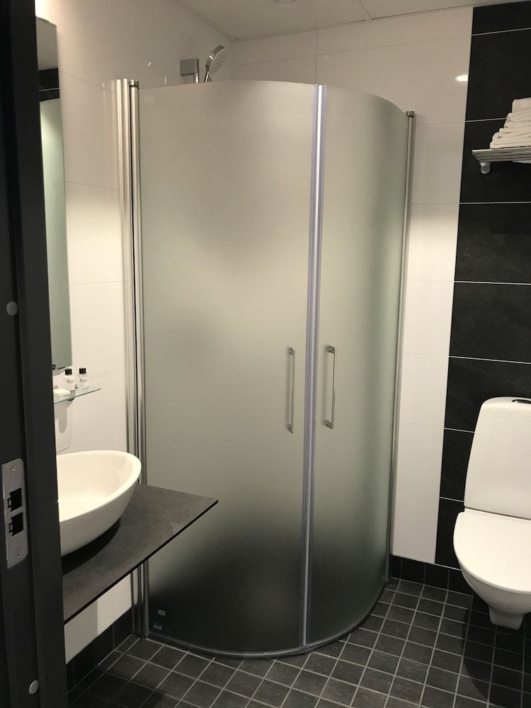 Rasta Grums Family Room, Connecting Rooms 10