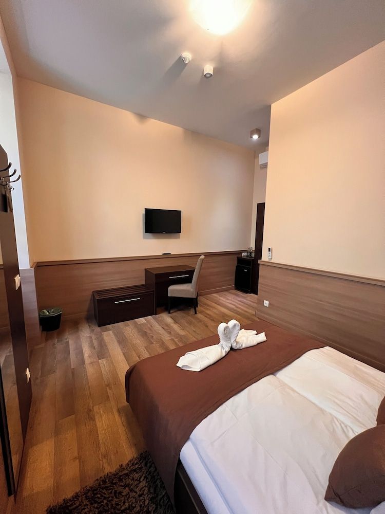 undefined Central Hotel 21 3