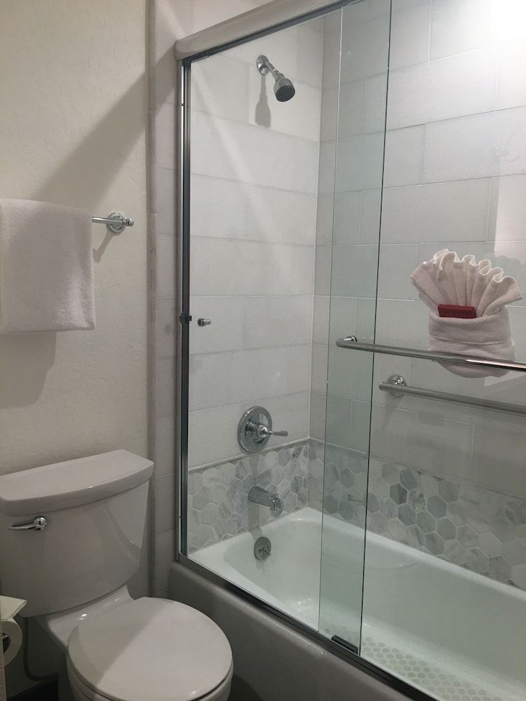 Junipine Resort Villa, 1 Bedroom, Kitchen (Creek View) 14