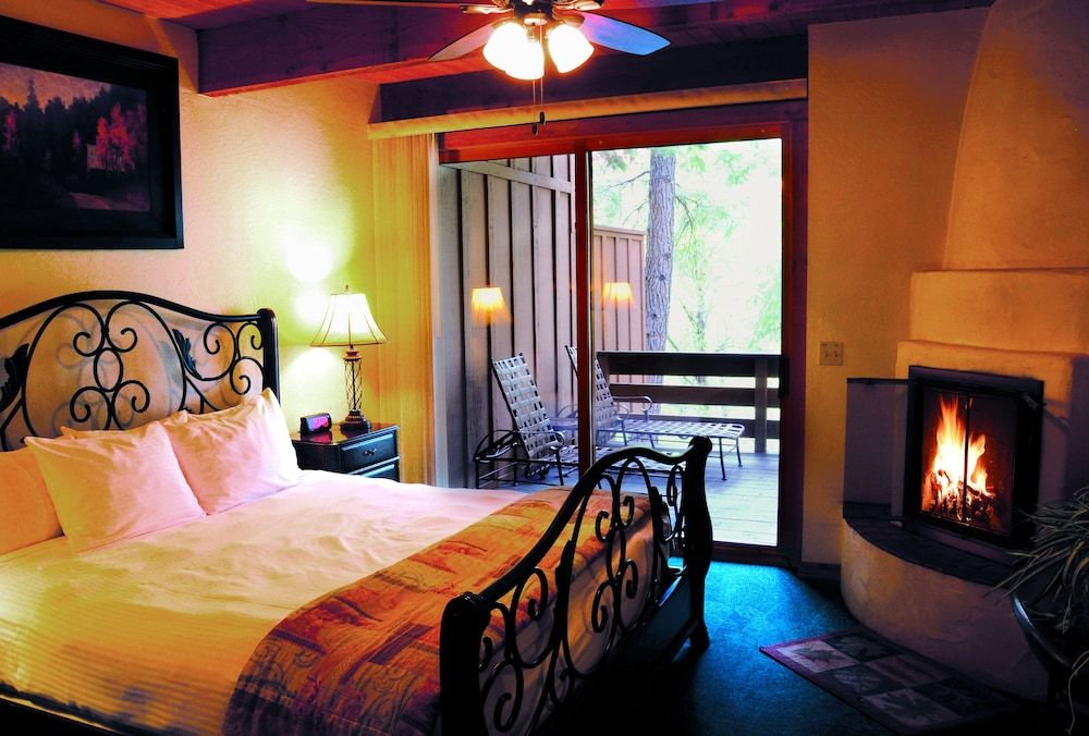 Junipine Resort Villa, 2 Bedrooms, Kitchen (Creek View) 3