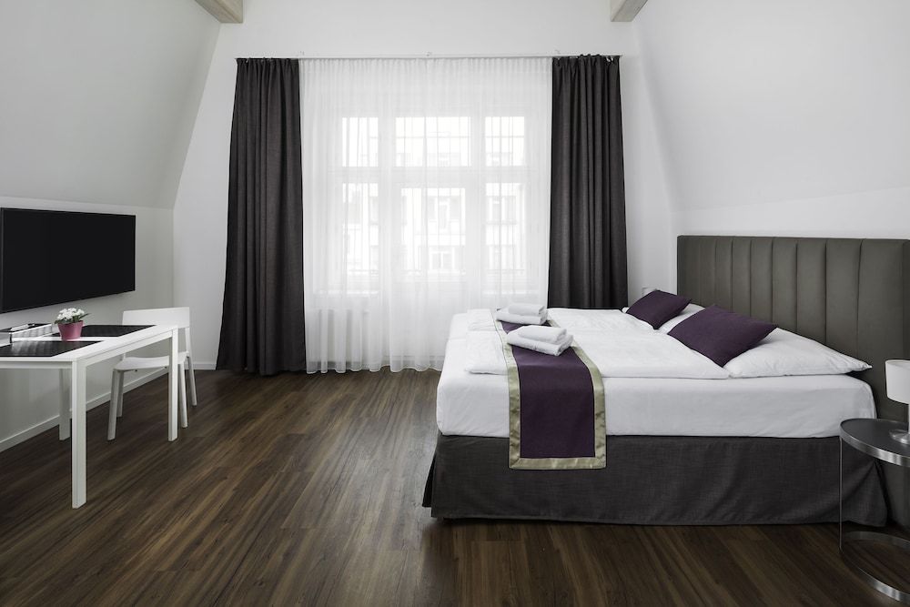 Elizabeth Suites Junior Suite 2