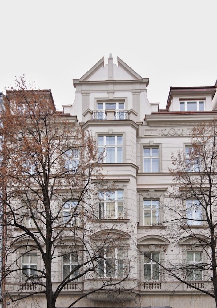 undefined Elizabeth Suites 9