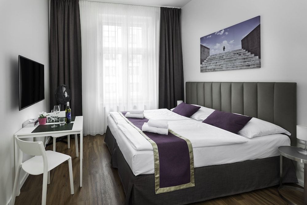 undefined Elizabeth Suites 2
