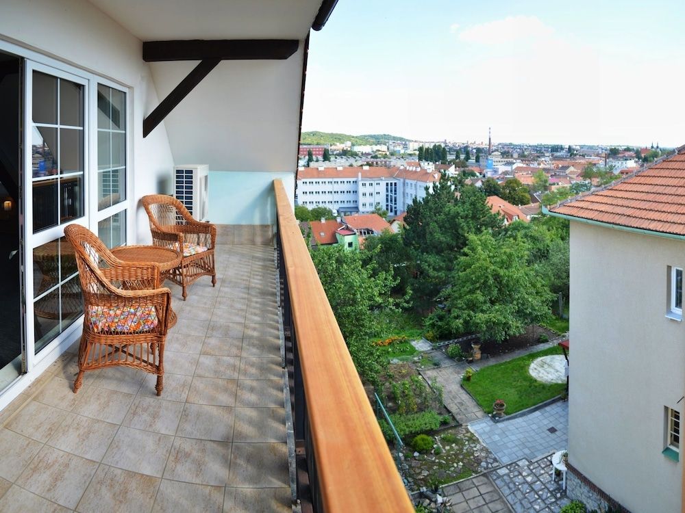 Penzion Bird's Nest Deluxe Loft (Terrace) 9