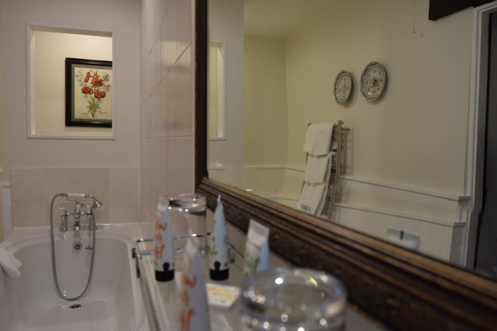 Noel Arms Hotel Traditional Double Room, 1 Double Bed 6