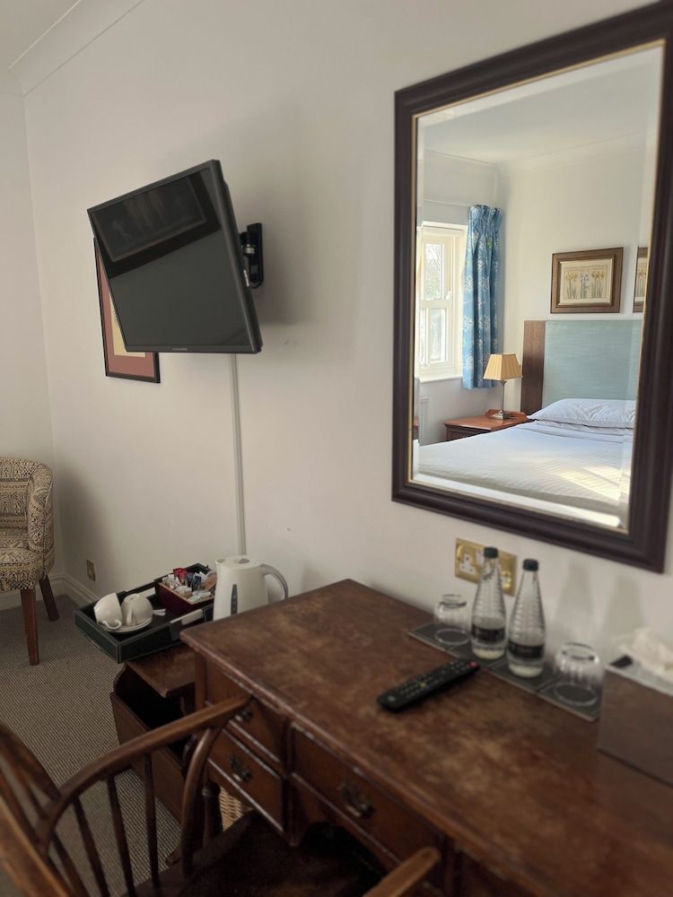 Noel Arms Hotel Classic Double Room, 1 Double Bed 10