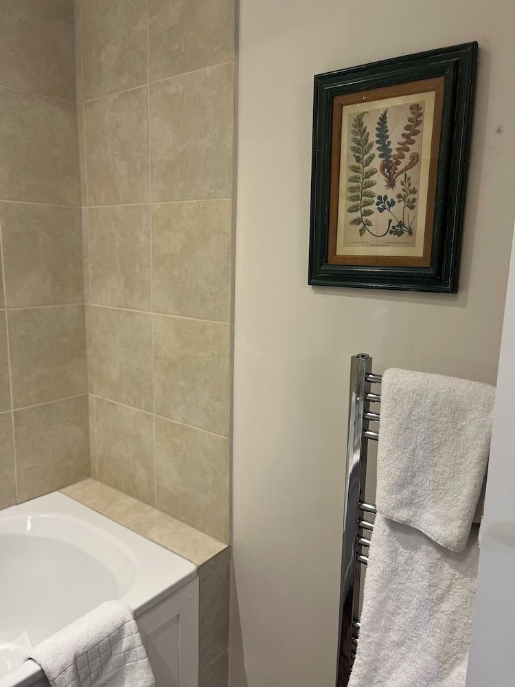 Noel Arms Hotel Deluxe Double or Twin Room 6