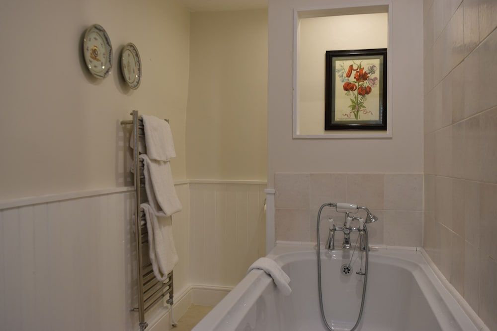 Noel Arms Hotel Traditional Double Room, 1 Double Bed 4