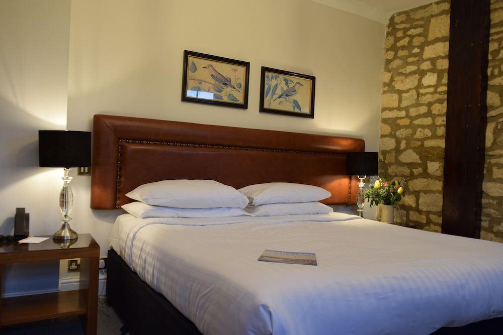 Noel Arms Hotel Deluxe Double or Twin Room 4