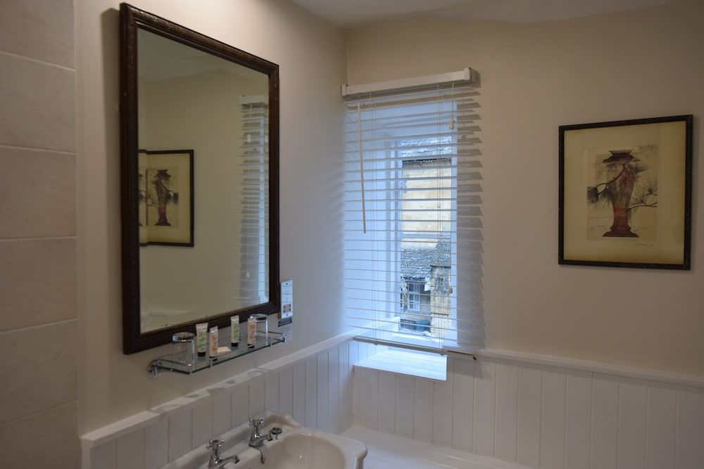 Noel Arms Hotel Traditional Double Room, 1 Double Bed 5