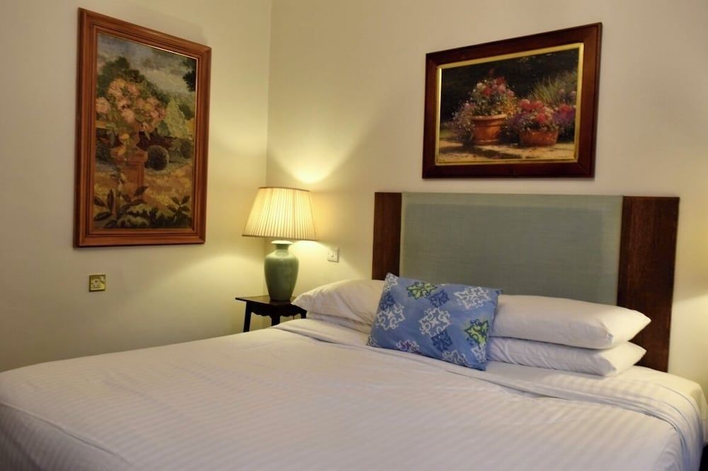 Noel Arms Hotel Deluxe Double or Twin Room 2