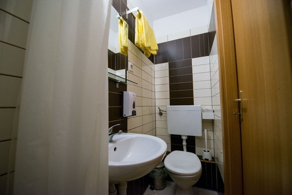 Hotel & Hostel Zagreb Single Room 5