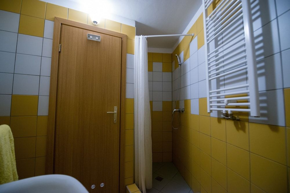 Hotel & Hostel Zagreb Double Room 7