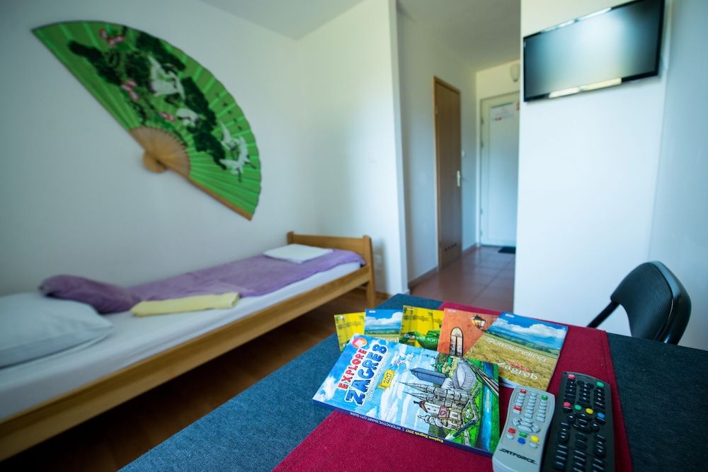 Hotel & Hostel Zagreb Single Room 3