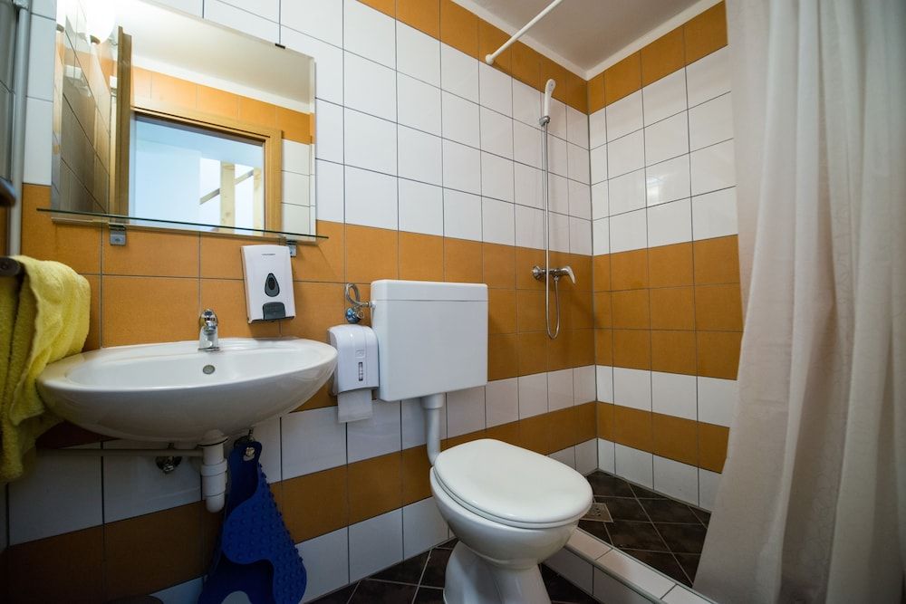 Hotel & Hostel Zagreb Family Room 9