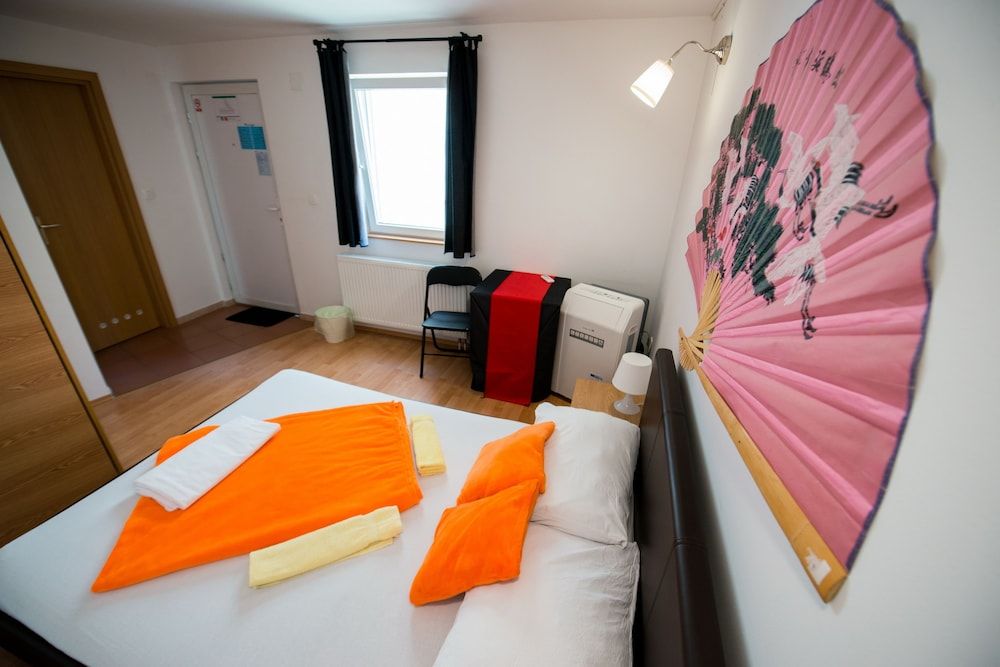 Hotel & Hostel Zagreb Double Room 3