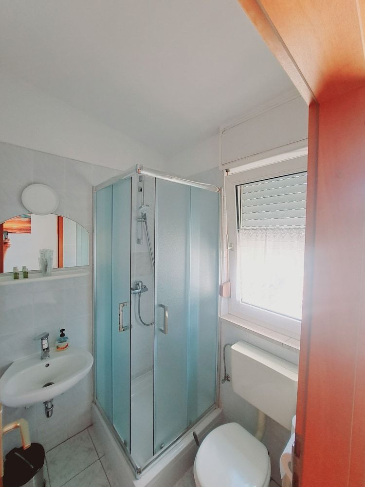 Guesthouse Varnica Classic Double Room 7