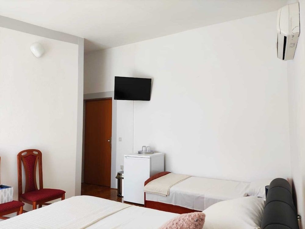 Guesthouse Varnica Deluxe Triple Room 2