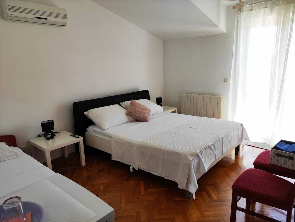 Guesthouse Varnica Deluxe Triple Room 3