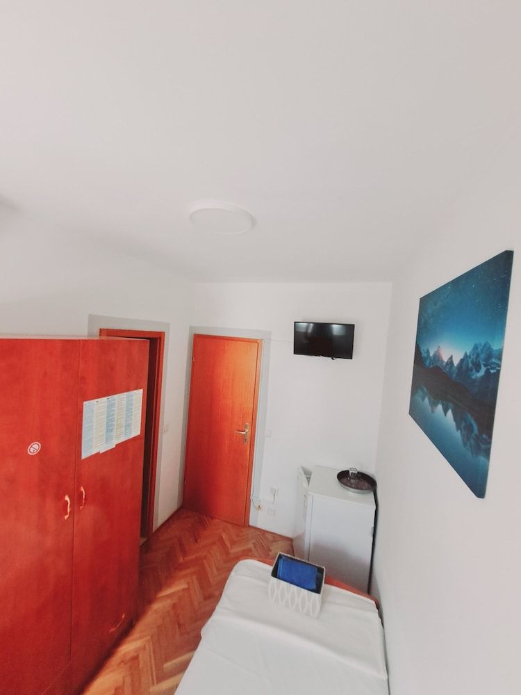 Guesthouse Varnica Classic Single Room 8