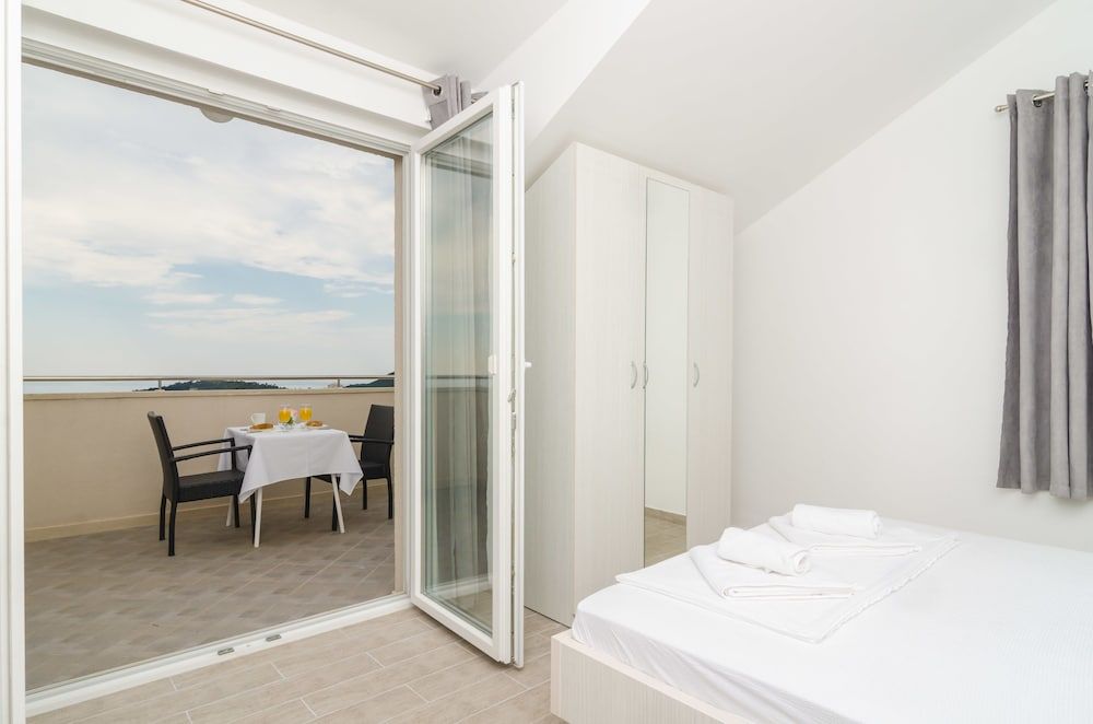 Apartments Villa Dadic Comfort Apartment, 1 Bedroom, Terrace 8