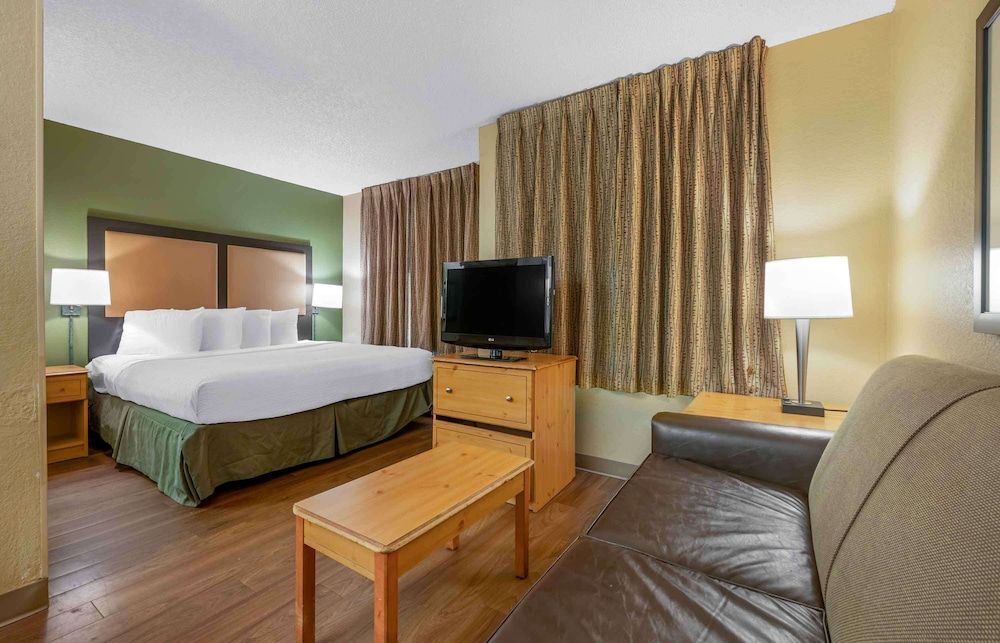 Deluxe Studio, 1 King Bed with Sofa bed, Non Smoking