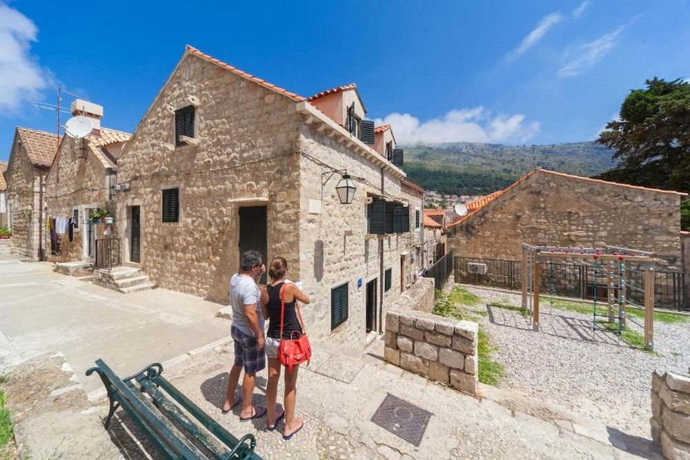 undefined Apartments Vi-La 4