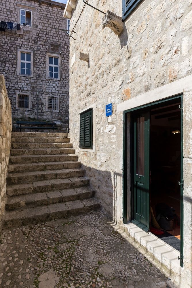 undefined Apartments Vi-La 5