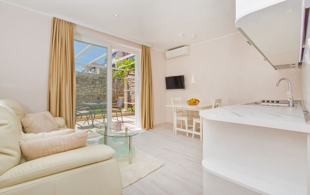 Big Blue Apartments Apartment, 1 Bedroom, Terrace, Partial Sea View 14