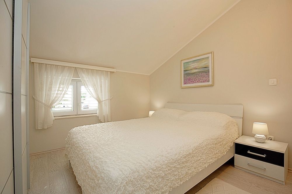 Big Blue Apartments Apartment, 1 Bedroom, Balcony, Partial Sea View 2