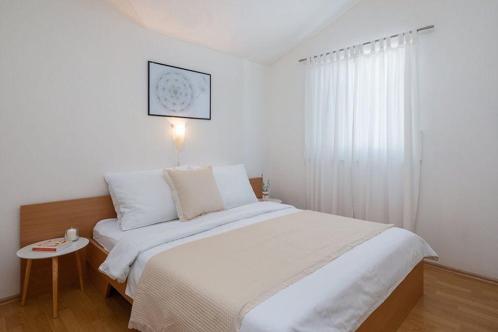 Apartment (9)