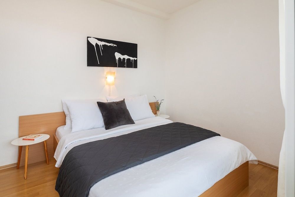 Apartment (5)