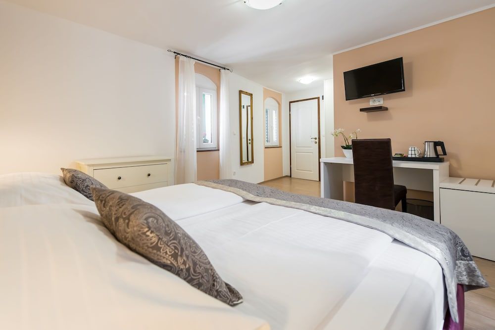 Guesthouse Imperator Standard Double Room, City View 15