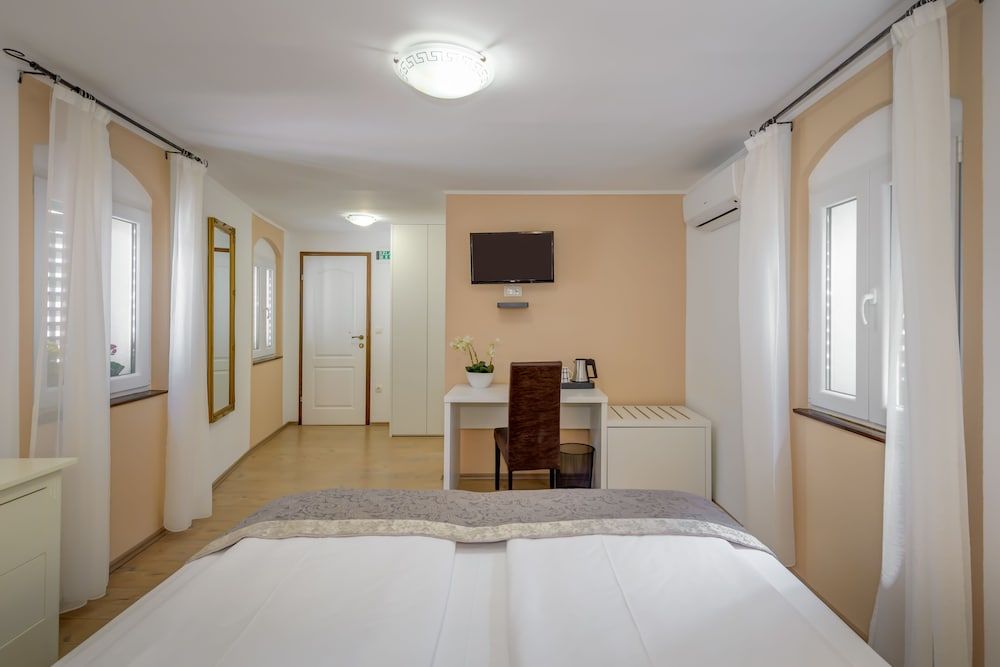 Guesthouse Imperator Standard Double Room, City View 12