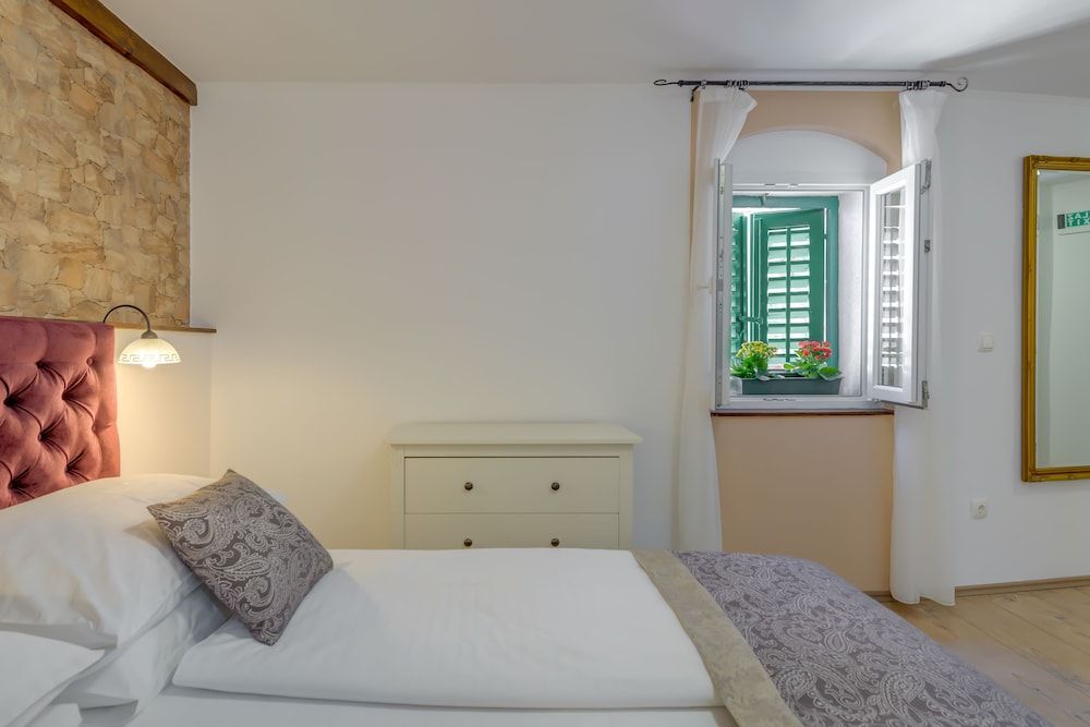 Guesthouse Imperator Standard Double Room, City View 9